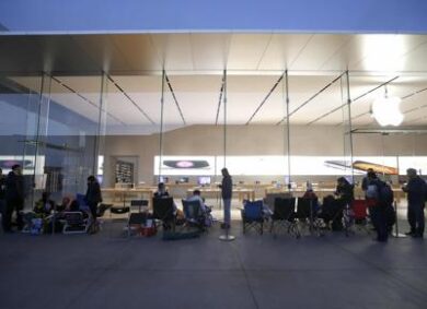 Apple ci ricasca: l’iPhone 6 a rischio deformazione. Video