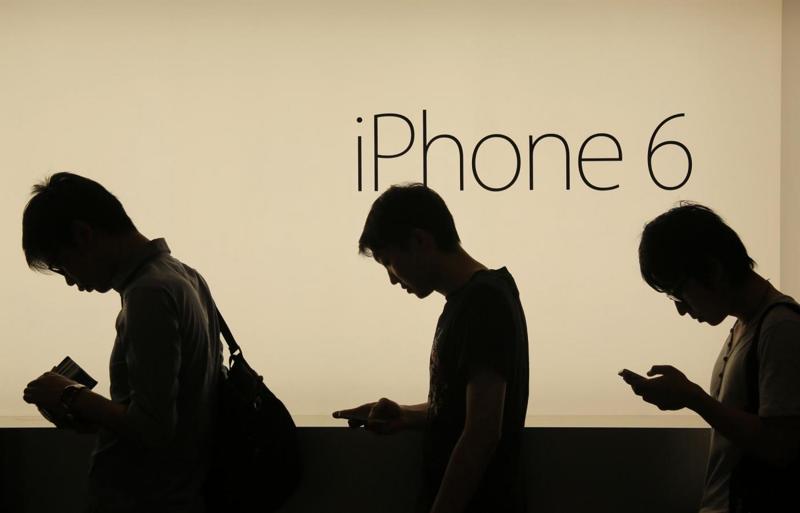 Apple ci ricasca: l’iPhone 6 a rischio deformazione. Video Apple ci ricasca: l’iPhone 6 a rischio deformazione. Video