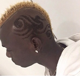 Spunta il Liver Bird, simbolo di Liverpool sui capelli di Balotelli Spunta il Liver Bird, simbolo di Liverpool sui capelli di Balotelli