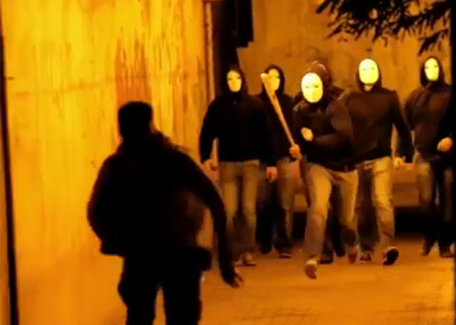 La gang con le maschere bianche che terrorizza Milano. VIDEO