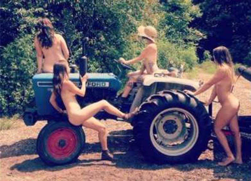 Il calendario hot delle contadine per salvare la loro fattoria