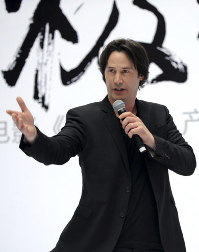 Intrusa nuda in casa di Keanu Reeves che chiama la polizia