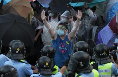 Cresce la tensione nell’umbrella revolution. Pechino a Obama e Cameron: statene fuori
