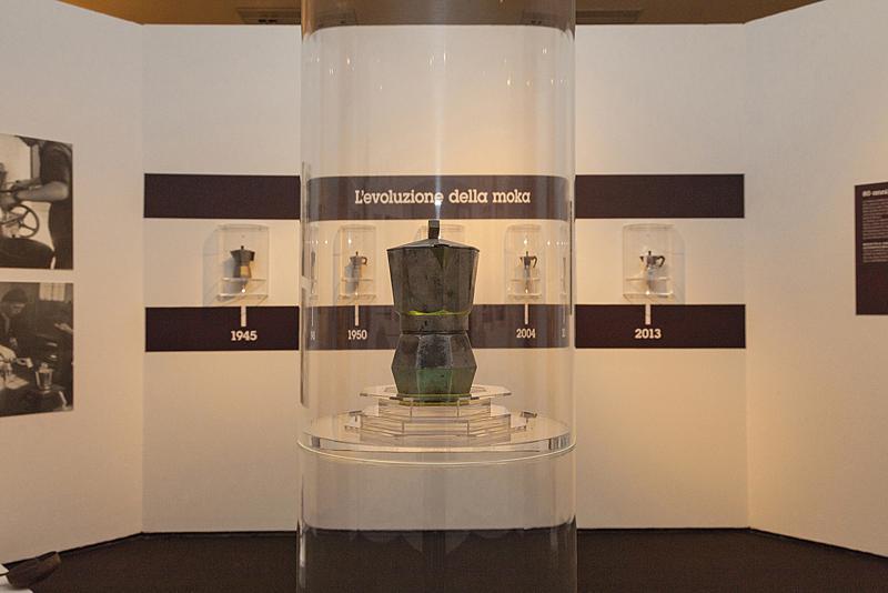 La Moka si mette in mostra: un cult italiano tra carosello e restyling