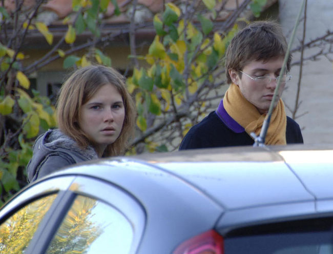 Nuovo fidanzato e nuovo taglio di capelli. Ora Amanda sembra Sollecito