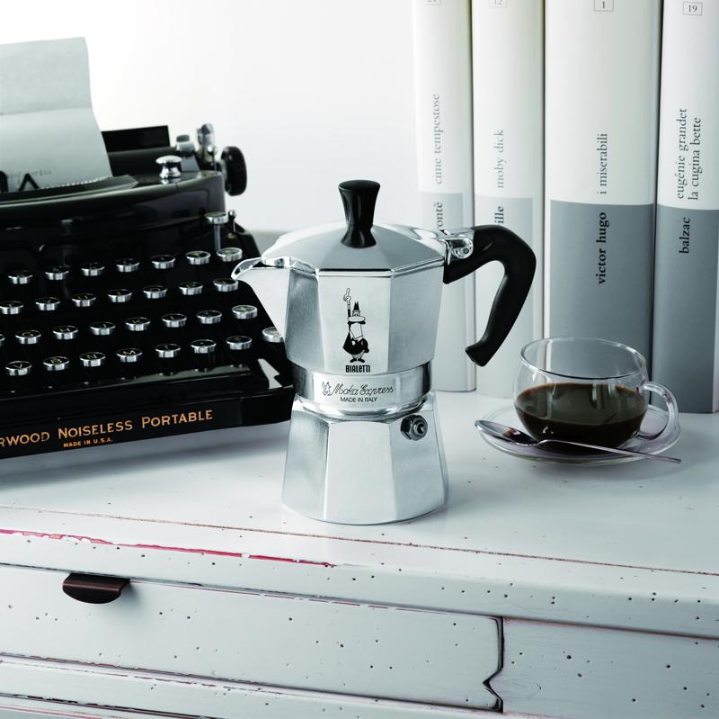 La Moka si mette in mostra: un cult italiano tra carosello e restyling