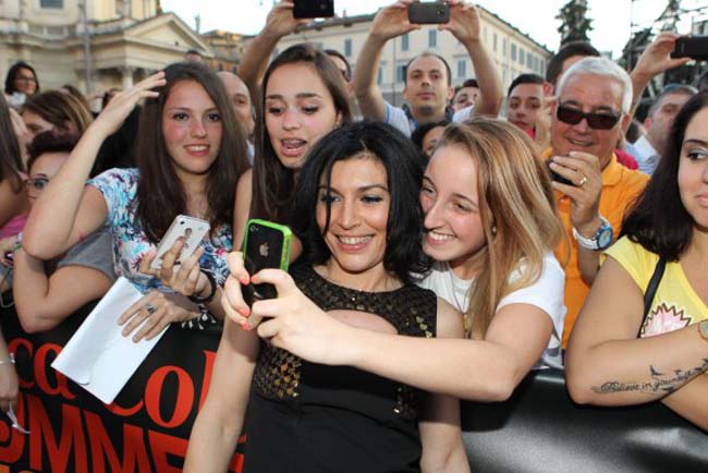 Hashtag, tecnologia e cultura pop: il marketing per la selfie generation Hashtag, tecnologia e cultura pop: il marketing per la selfie generation