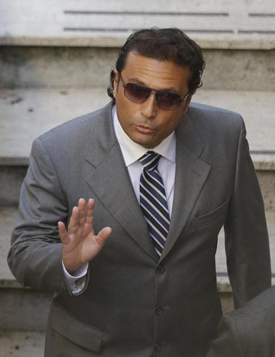 Concordia, Domnica: “L’elicottero portò via un oggetto tenuto da Schettino”. Il giallo Concordia, Domnica: “L’elicottero portò via un oggetto tenuto da Schettino”. Il giallo