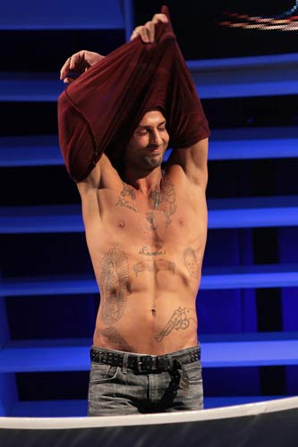 Corona, Celentano scrive a Napolitano: concedi la grazia a Fabrizio