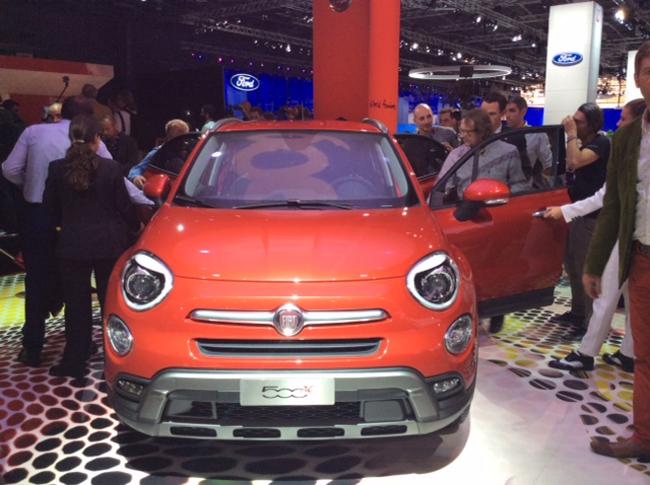 La famiglia 500 si allarga. Fiat lancia il crossover La famiglia 500 si allarga. Fiat lancia il crossover
