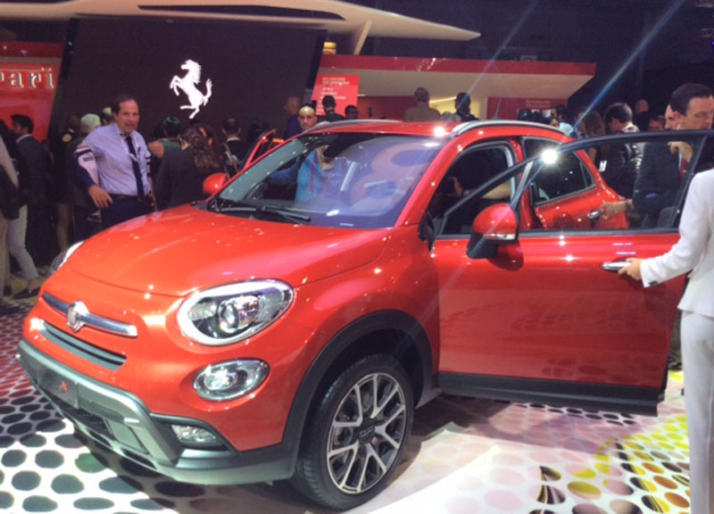 La famiglia 500 si allarga. Fiat lancia il crossover La famiglia 500 si allarga. Fiat lancia il crossover