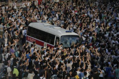 Hong Kong, quinto giorno proteste. “Li lasceremo manifestare”