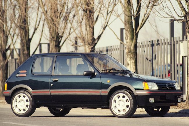 PEUGEOT festeggia il mito GTi PEUGEOT festeggia il mito GTi