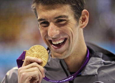 Phelps guida ubriaco, sospeso 6 mesi. Salterà i Mondiali 2015