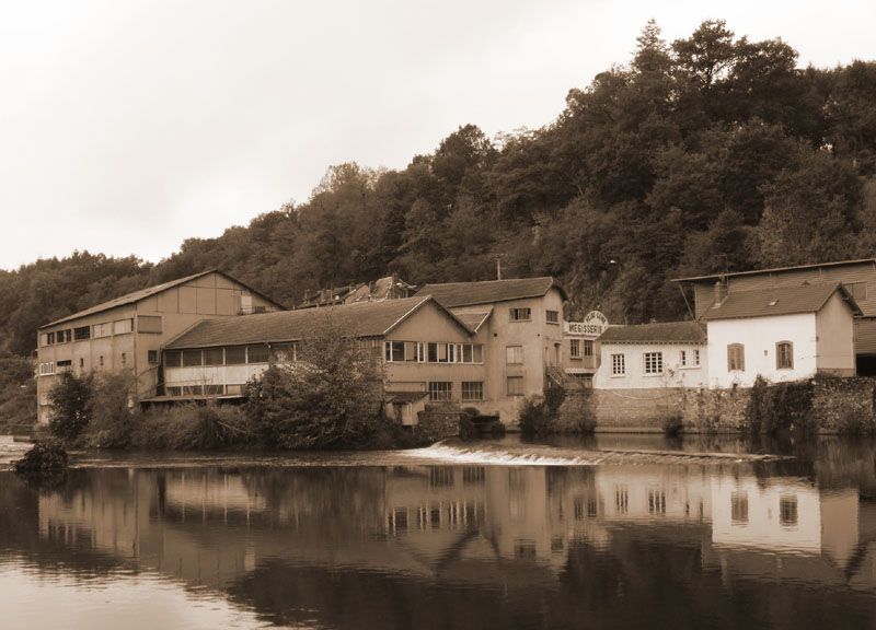 Prada fa shopping in Francia: sua la storica conceria di Isle Prada fa shopping in Francia: sua la storica conceria di Isle
