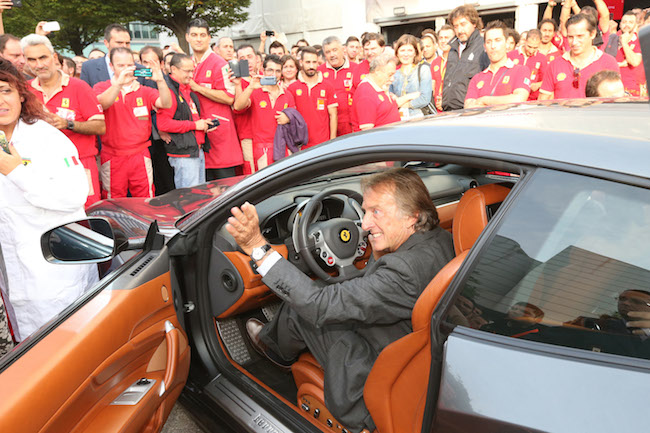 Luca di Montezemolo commosso saluta le donne e gli uomini della Ferrari Luca di Montezemolo commosso saluta le donne e gli uomini della Ferrari