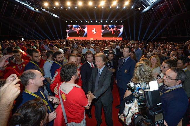 Luca di Montezemolo commosso saluta le donne e gli uomini della Ferrari Luca di Montezemolo commosso saluta le donne e gli uomini della Ferrari