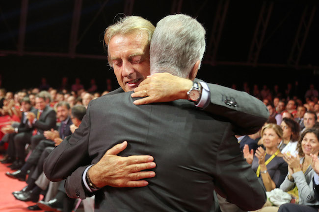 Luca di Montezemolo commosso saluta le donne e gli uomini della Ferrari Luca di Montezemolo commosso saluta le donne e gli uomini della Ferrari