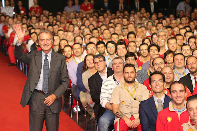 Luca di Montezemolo commosso saluta le donne e gli uomini della Ferrari Luca di Montezemolo commosso saluta le donne e gli uomini della Ferrari