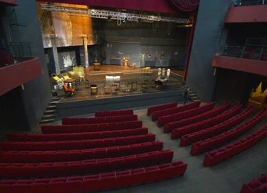 Eliseo, stagione salva. Per il teatro 2 proposte