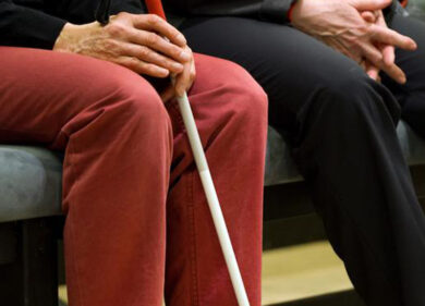 Cieco recupera la vista dopo 33 anni. Video