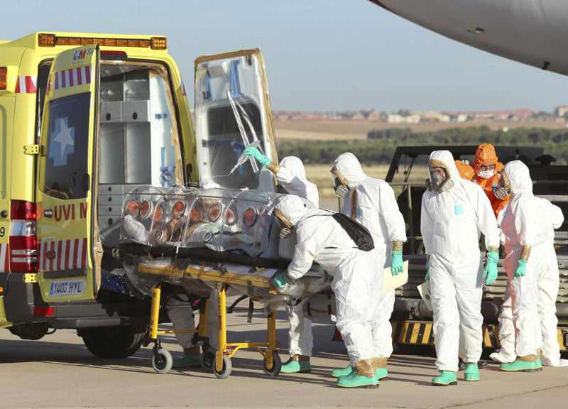 Ebola, via alla sperimentazione sul sangue dei guariti. Lorenzin: “Più controlli in Italia” Ebola, via alla sperimentazione sul sangue dei guariti. Lorenzin: “Più controlli in Italia”