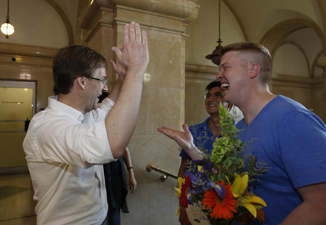 Matrimoni gay, schiaffo a Marino. Il prefetto avverte: “Annullo tutto” Matrimoni gay, schiaffo a Marino. Il prefetto avverte: “Annullo tutto”