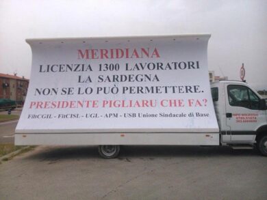 Meridiana, 268 esuberi in meno. Ma la protesta continua