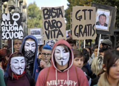 Torino, 10mila in piazza con la Fiom. Scontri tra studenti e polizia
