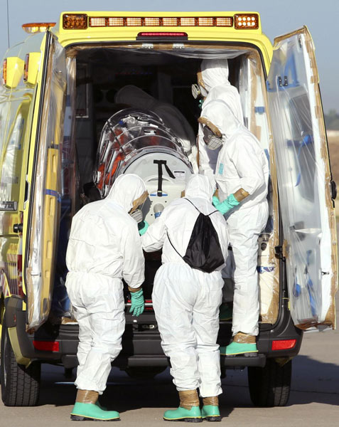 Dal kit anti-contagio alla serie tv, ecco il business improbabile generato da Ebola