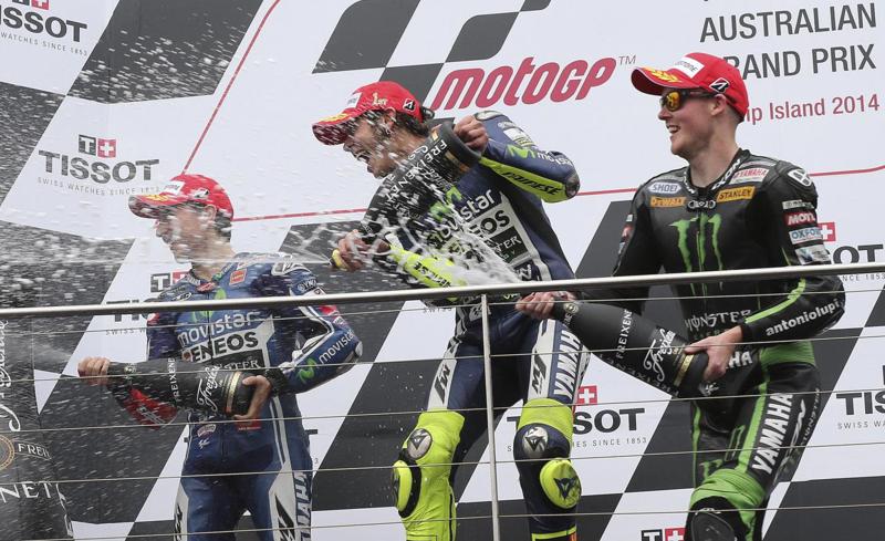 Marquez cade, pneumatico difettoso di Lorenzo… vince Valentino Rossi Marquez cade, pneumatico difettoso di Lorenzo… vince Valentino Rossi