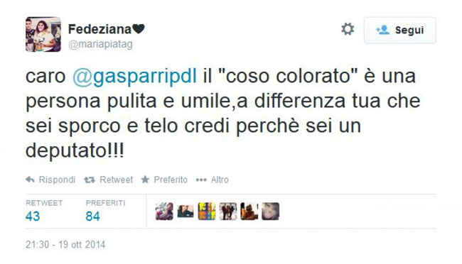 Rissa Gasparri-Fedez su Twitter. E il senatore insulta la fan sovrappeso Rissa Gasparri-Fedez su Twitter. E il senatore insulta la fan sovrappeso
