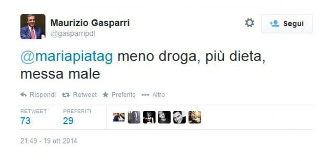 Rissa Gasparri-Fedez su Twitter. E il senatore insulta la fan sovrappeso Rissa Gasparri-Fedez su Twitter. E il senatore insulta la fan sovrappeso