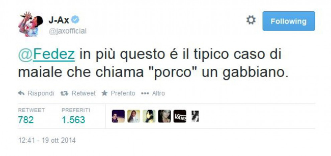 Rissa Gasparri-Fedez su Twitter. E il senatore insulta la fan sovrappeso Rissa Gasparri-Fedez su Twitter. E il senatore insulta la fan sovrappeso