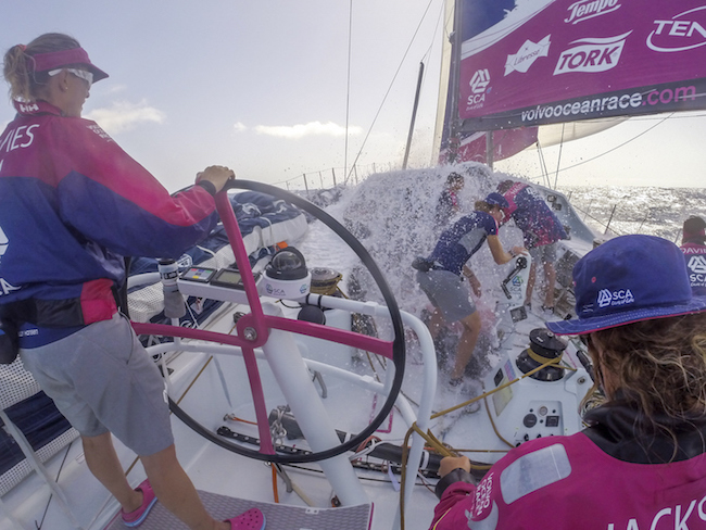 Volvo Ocean Race lascia Capo Verde alle spalle, ora l’ostacolo calme equatoriali