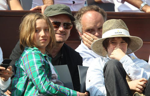 Bono Vox e gli occhiali da sole: “Sono malato da vent’anni” Bono Vox e gli occhiali da sole: “Sono malato da vent’anni”