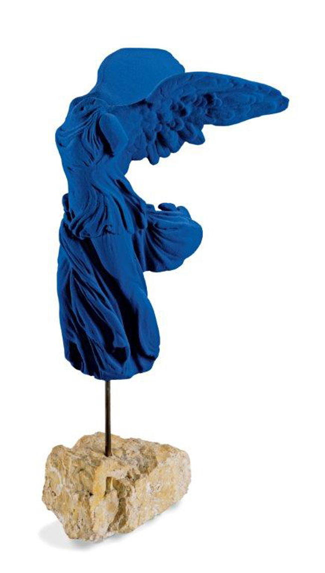Arte/ Al Museo del ‘900 Klein e Fontana: due artisti in dialogo Arte/ Al Museo del ‘900 Klein e Fontana: due artisti in dialogo