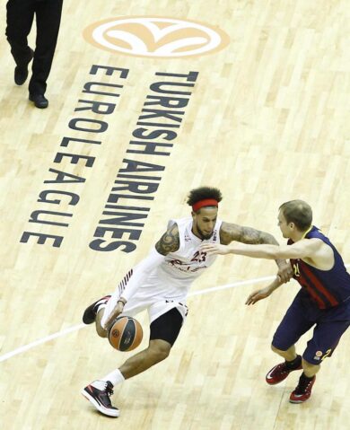 Non bastano Gentile e Hackett: Abrines e il Barça espugnano il Forum