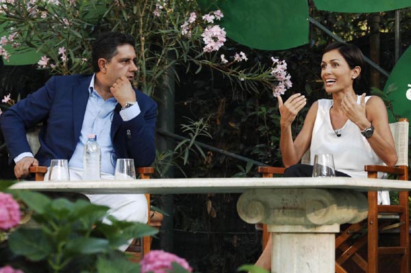 “La deputata parcheggia sulle strisce”. Carfagna: “Andavo di fretta, scusate” “La deputata parcheggia sulle strisce”. Carfagna: “Andavo di fretta, scusate”