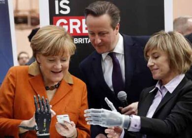Immigrazione, Merkel tira le orecchie a Cameron. ‘Continua così e sei fuori dall’Ue’