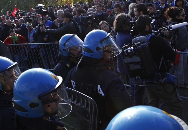 Jobs Act, Renzi contestato a Brescia dalla Fiom Jobs Act, Renzi contestato a Brescia dalla Fiom
