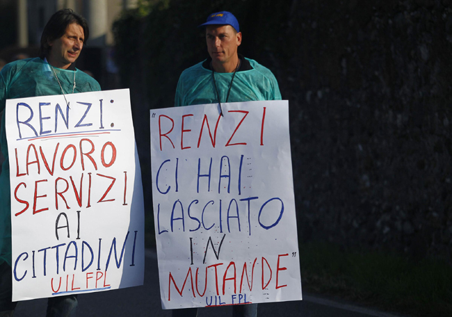 Jobs Act, Renzi contestato a Brescia dalla Fiom Jobs Act, Renzi contestato a Brescia dalla Fiom