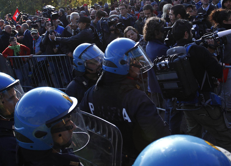 Jobs Act, Renzi contestato a Brescia dalla Fiom Jobs Act, Renzi contestato a Brescia dalla Fiom