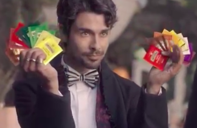 On air il nuovo spot Twinings. Alice persa in Tealand. Video