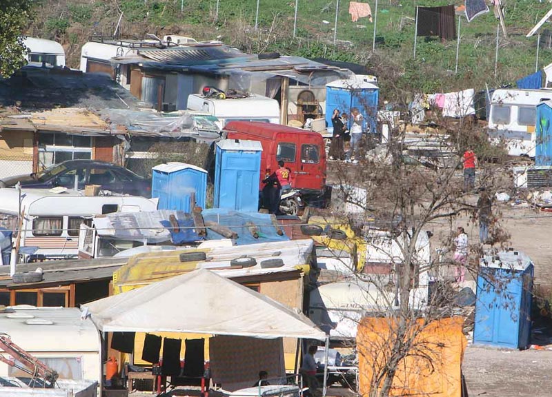 Campo rom “La Barbuta” un lager. L’Europa pronta alle sanzioni Campo rom “La Barbuta” un lager. L’Europa pronta alle sanzioni