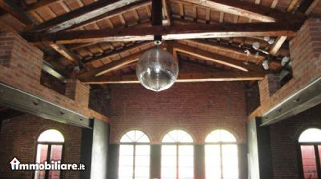 La musica è finita… le ex discoteche in vendita sul web La musica è finita… le ex discoteche in vendita sul web