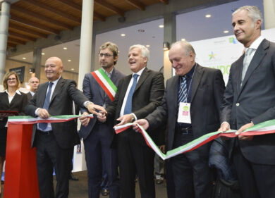 “Produrre meno rifiuti per crescere di più” da Ecomondo l’appello del Ministro