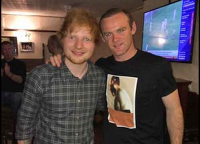 Wayne Rooney show: improvvisa concerto con Ed Sheeran al pub