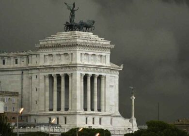 Ciclone, notte di paura in Sicilia. Al Nordest rimane l’allarme rosso