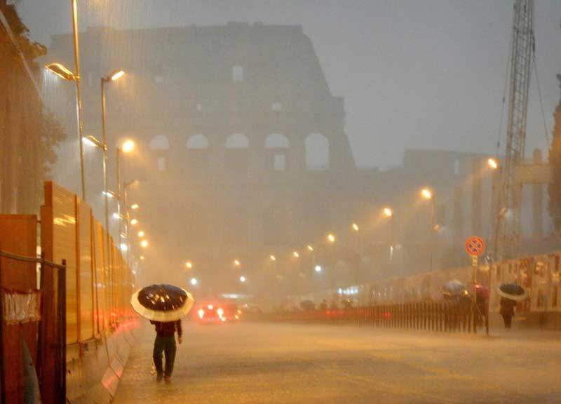 Ciclone, notte di paura in Sicilia. Al Nordest rimane l’allarme rosso Ciclone, notte di paura in Sicilia. Al Nordest rimane l’allarme rosso
